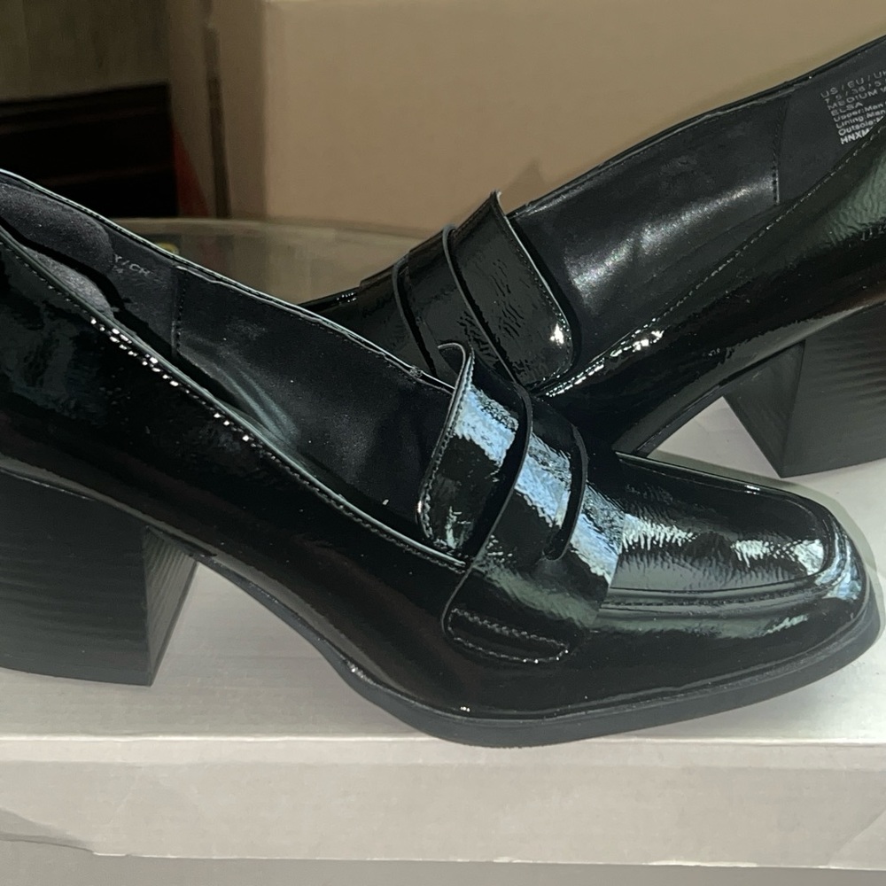 Kenneth Cole Black Flats Sophisticated Loafers